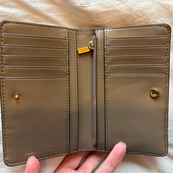 Tory Burch Quilted Wallet - Picture 6 of 7